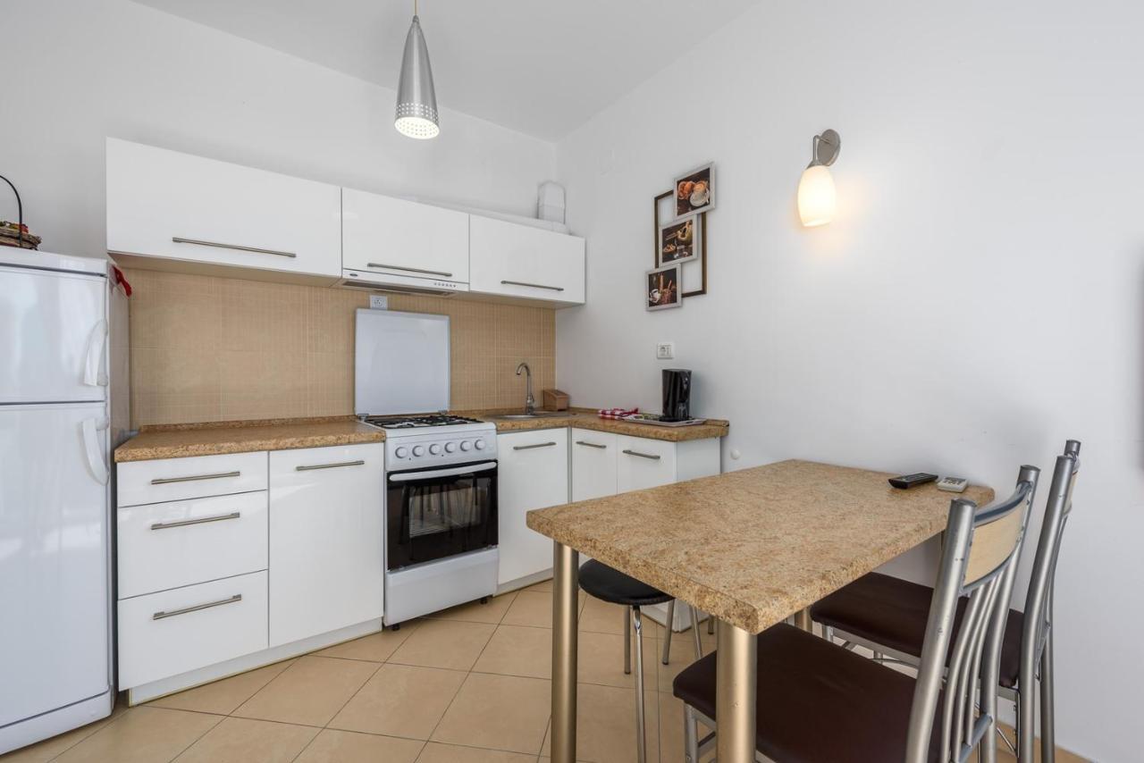 Flora House With Apartment Zambratija  Dış mekan fotoğraf