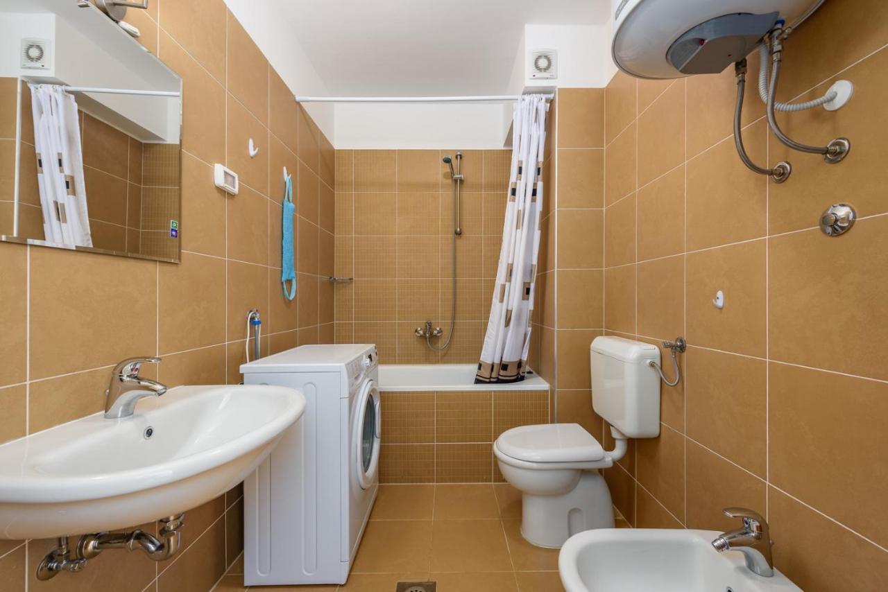Flora House With Apartment Zambratija  Dış mekan fotoğraf