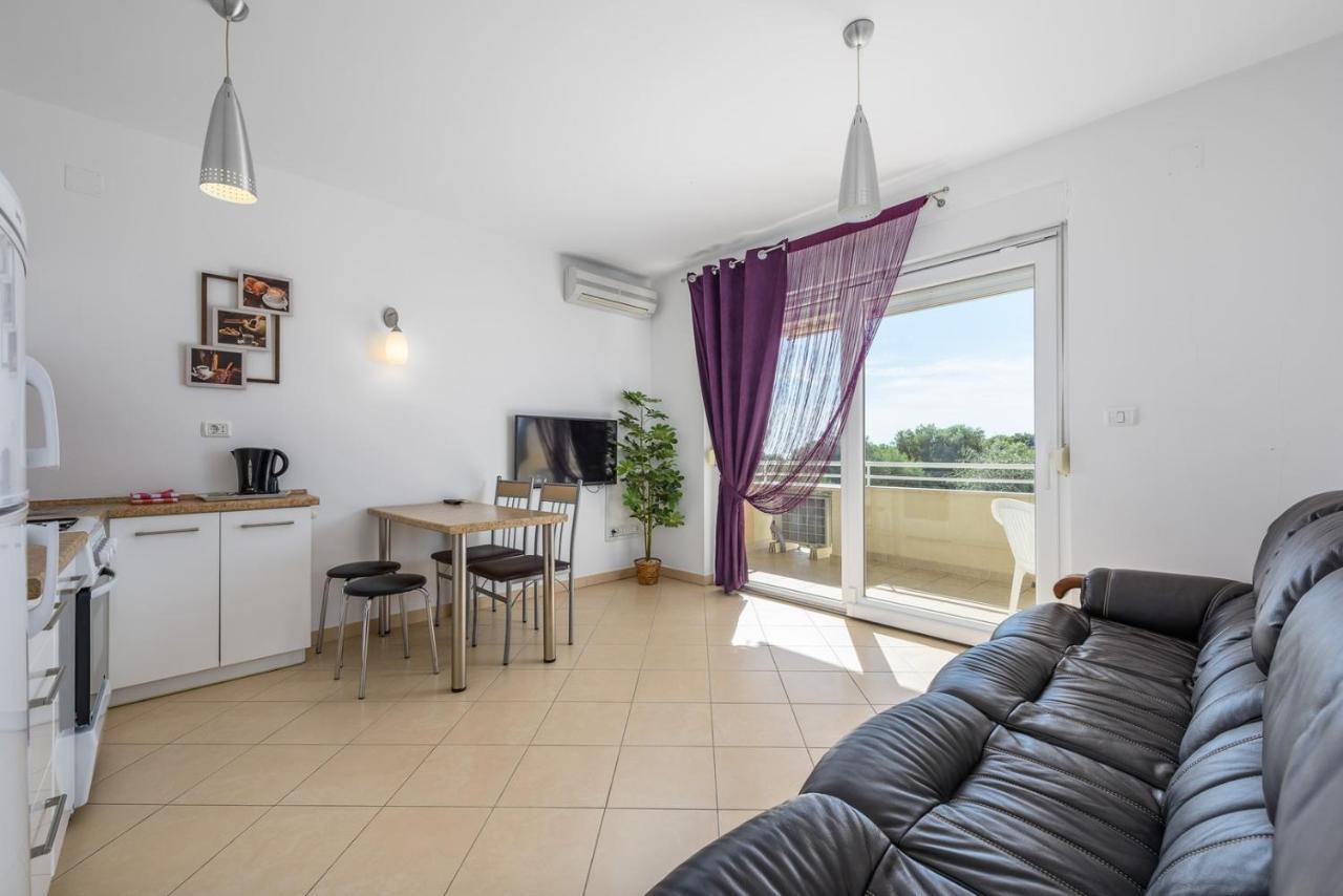Flora House With Apartment Zambratija  Dış mekan fotoğraf