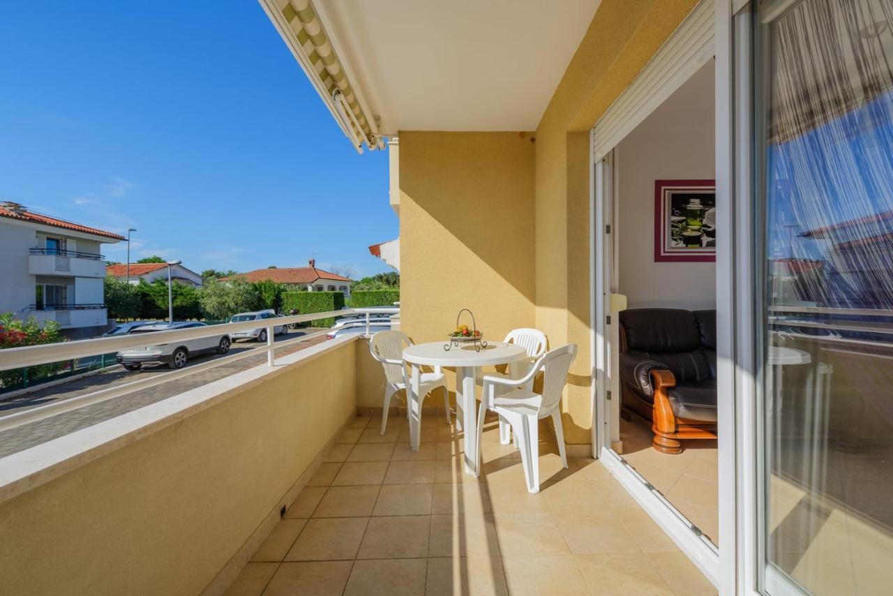 Flora House With Apartment Zambratija  Dış mekan fotoğraf