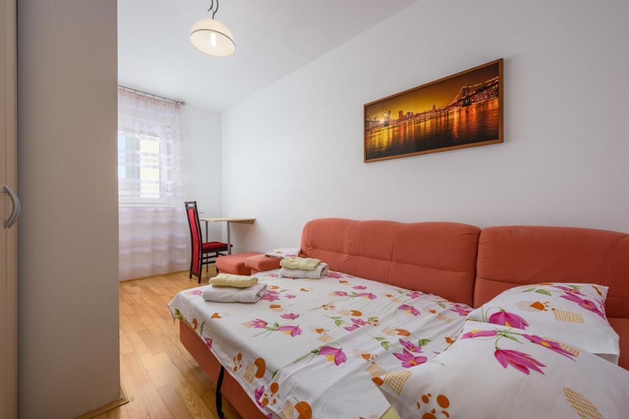 Flora House With Apartment Zambratija  Dış mekan fotoğraf