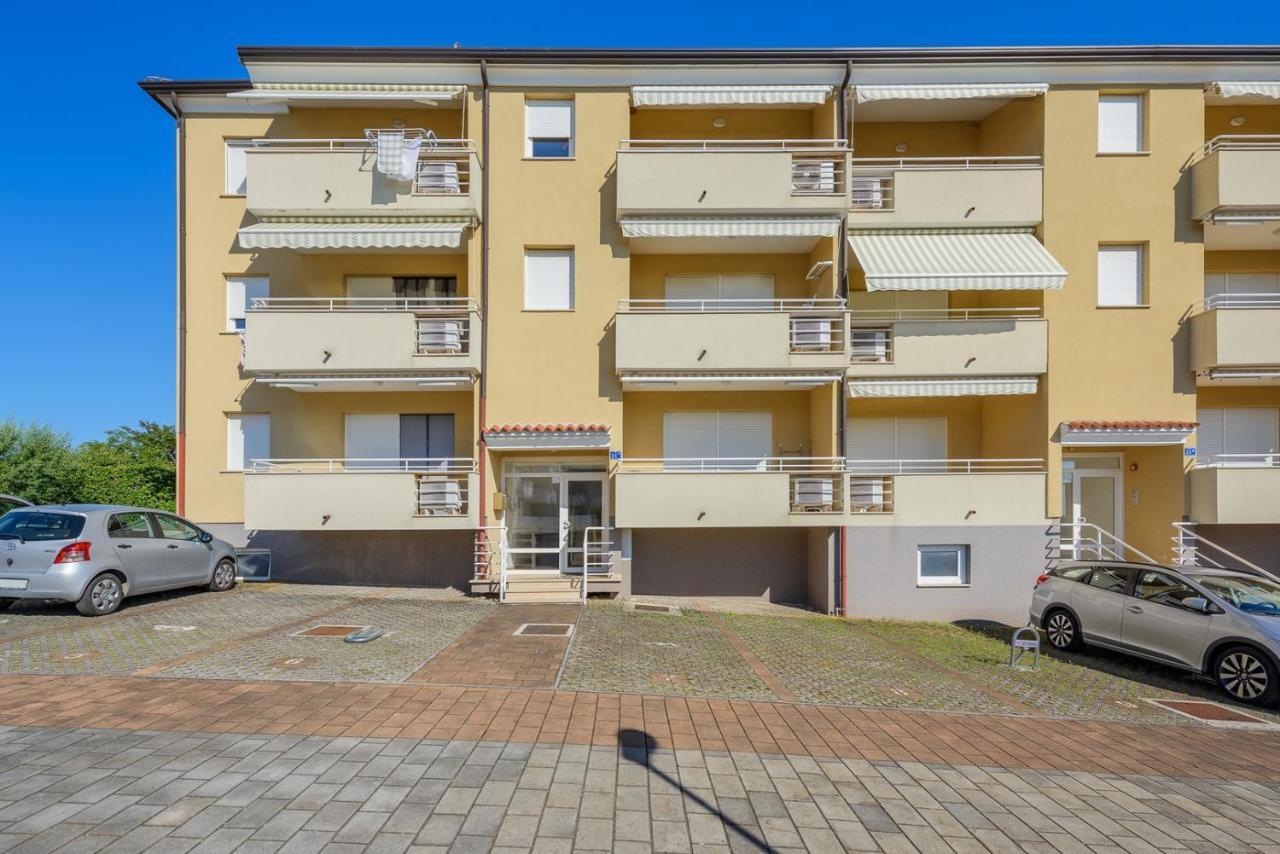 Flora House With Apartment Zambratija  Dış mekan fotoğraf