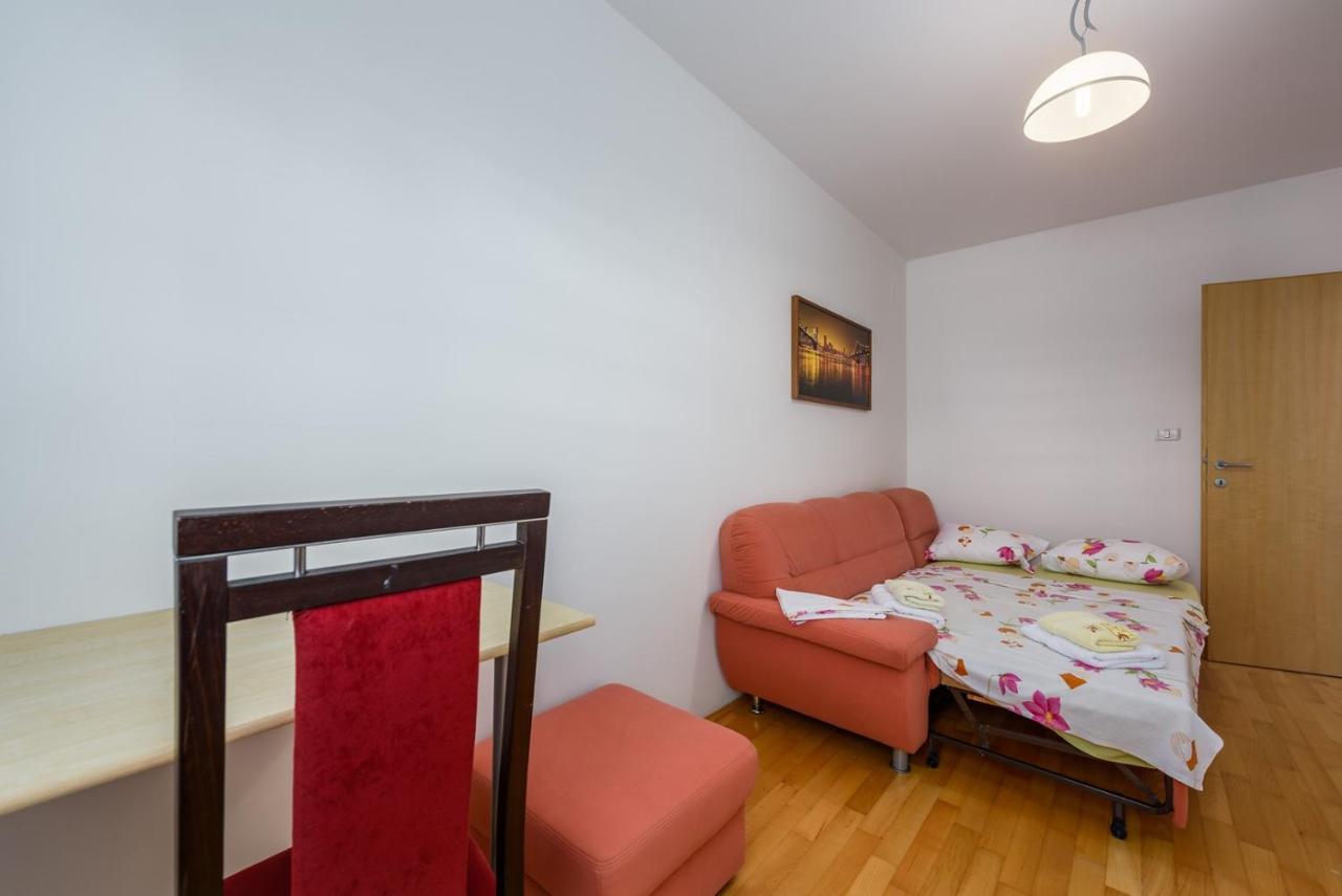 Flora House With Apartment Zambratija  Dış mekan fotoğraf