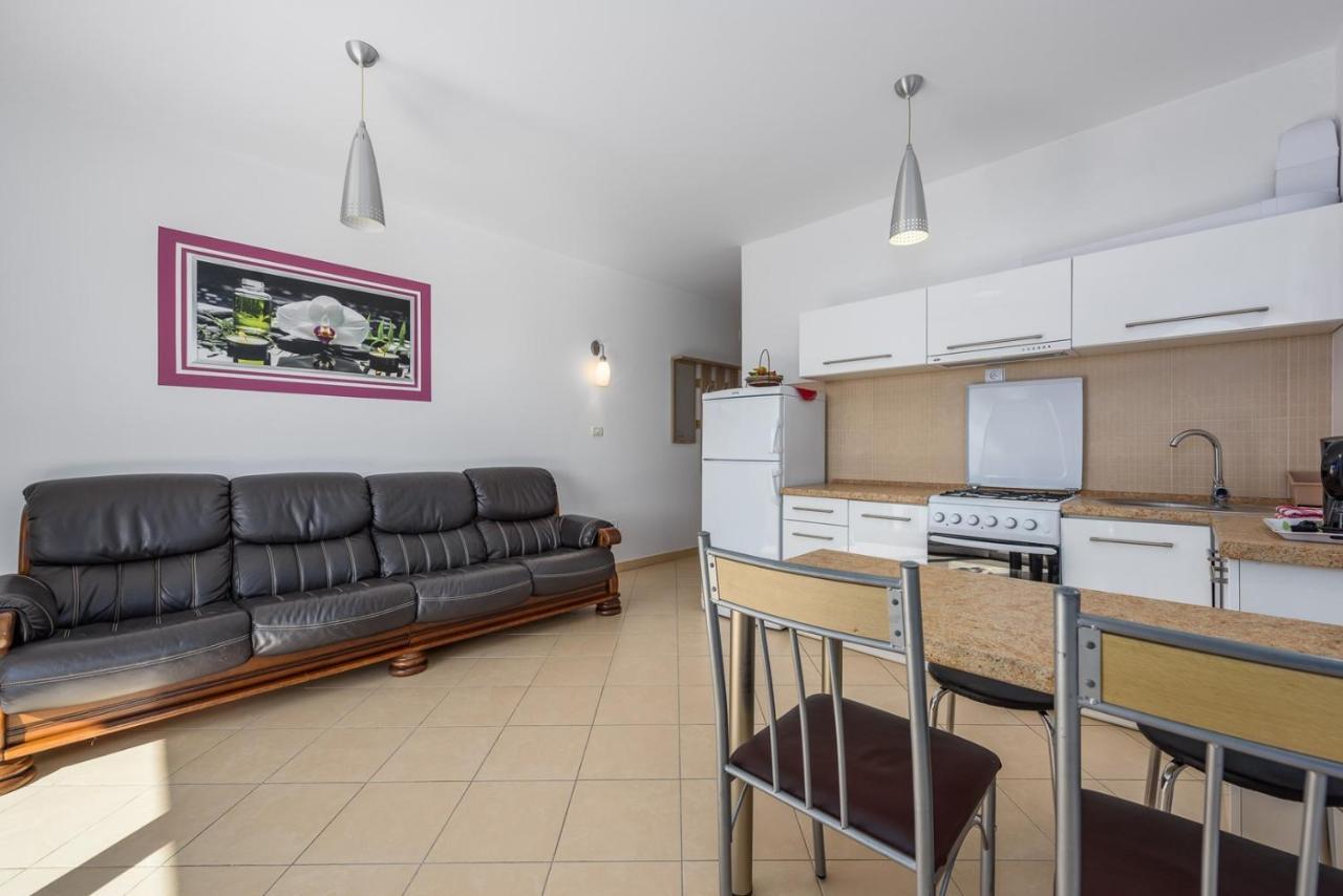 Flora House With Apartment Zambratija  Dış mekan fotoğraf