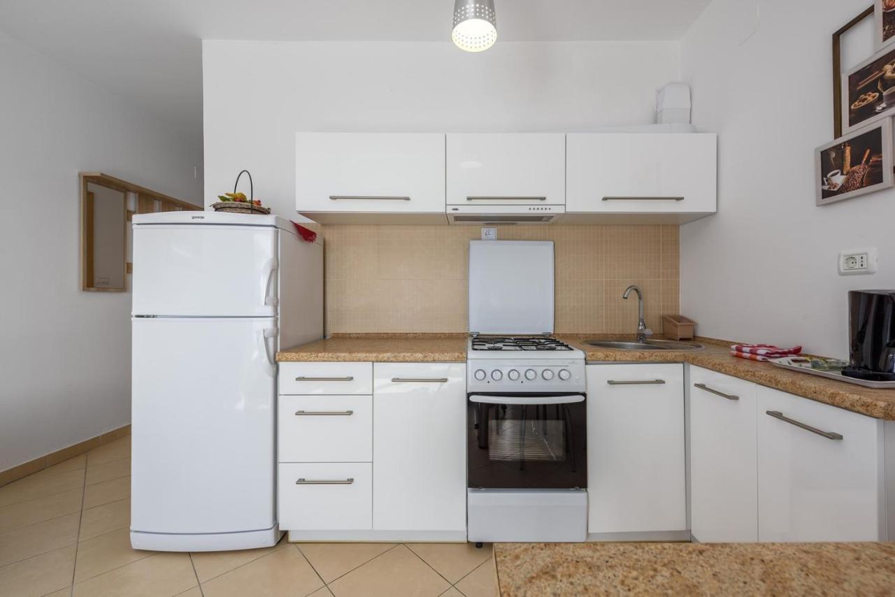 Flora House With Apartment Zambratija  Dış mekan fotoğraf